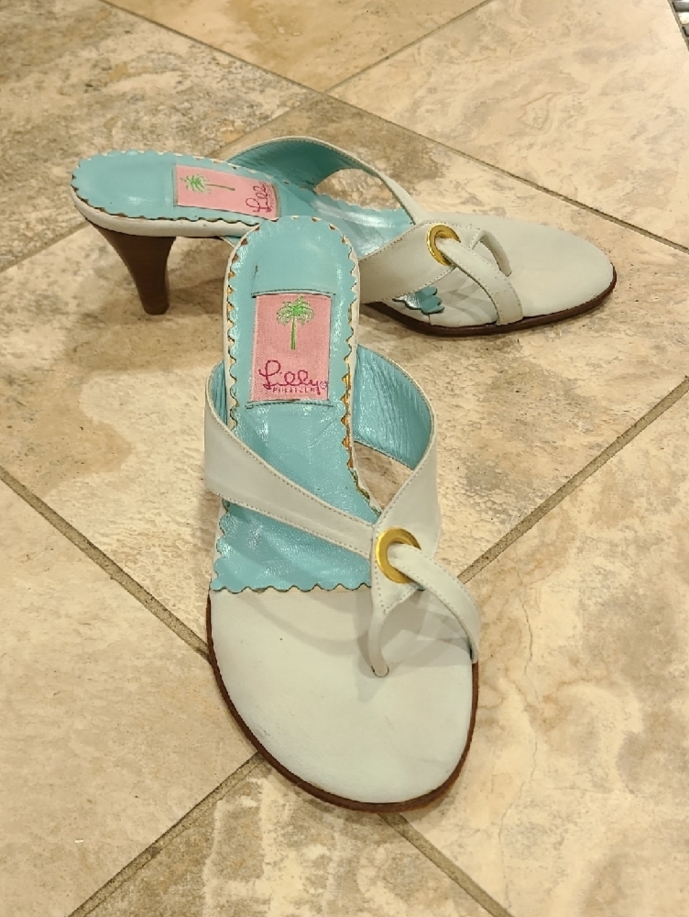 Lilly Pulitzer White & Aqua Scalloped Thong Sandals with Gold Ring